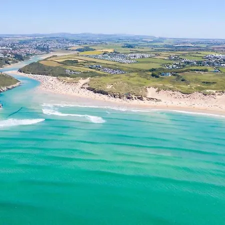 Modern Chic Summer Retreat. Holiday home Newquay (Cornwall)