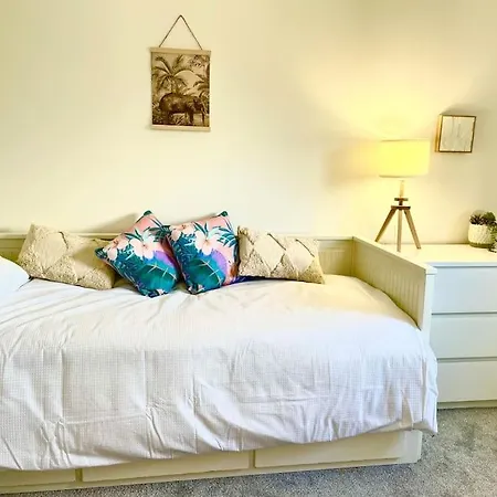 Modern Chic Summer Retreat. Holiday home