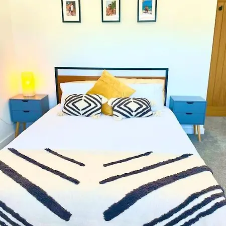 Modern Chic Summer Retreat. Newquay (Cornwall)